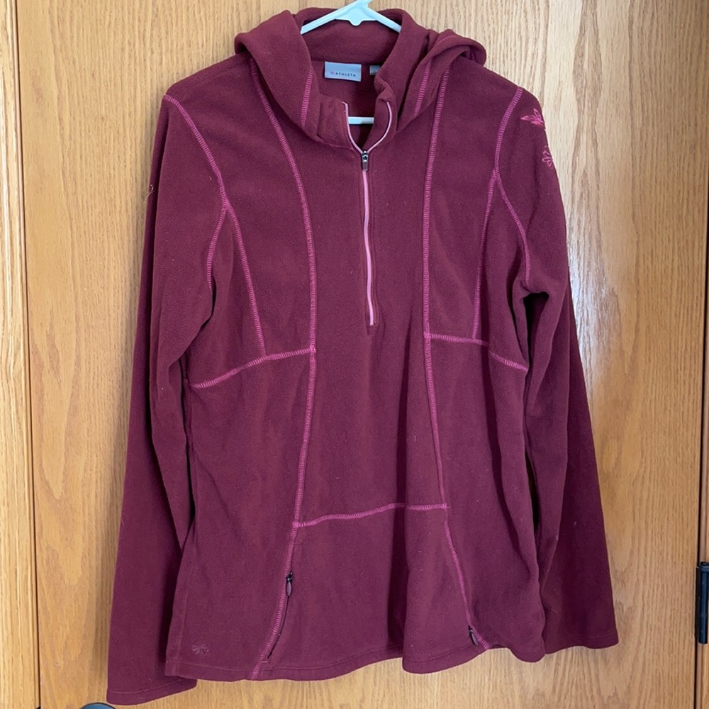 Gently used women’s Athleta pull over size XL